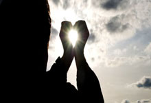 南方风云变幻，球场上壮举频现，引得观众欢呼雀跃